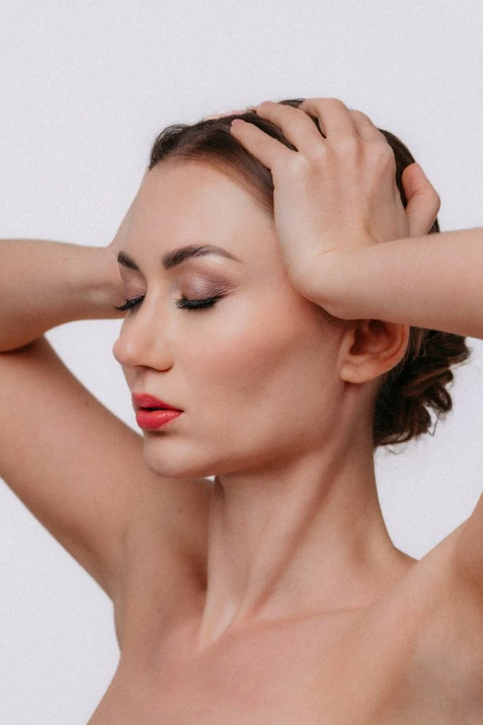 auto-massaggio del cuoio capelluto