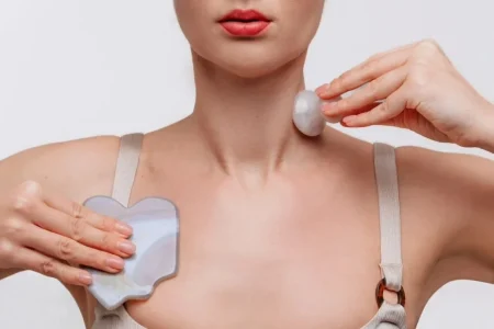 Massaggio Gua Sha: benefici e tecnica per un viso perfetto 7 Tecnica linfatica di Gua Sha Pro, Gua Sha a cuore e Fungo da massaggio
