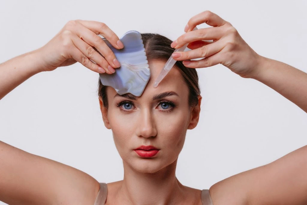 Il trattamento delle zone problematiche e la Riflessologia facciale con Gua Sha Pro e Bastoncino